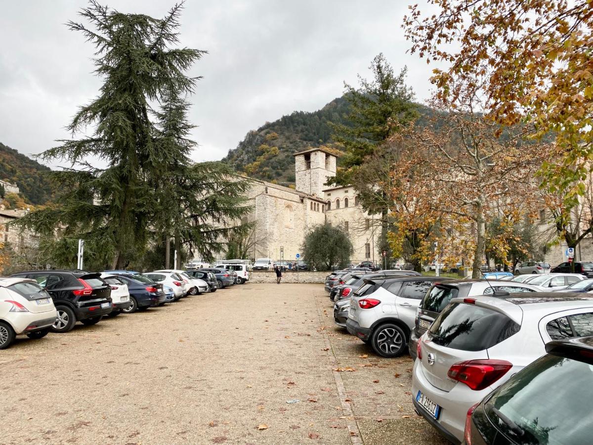 Red House Lägenhet Gubbio Exteriör bild