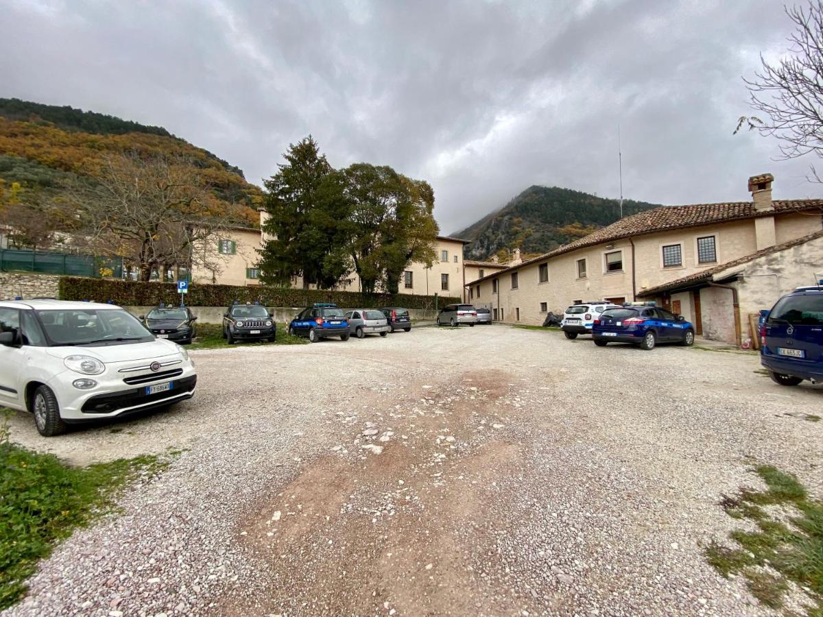 Red House Lägenhet Gubbio Exteriör bild