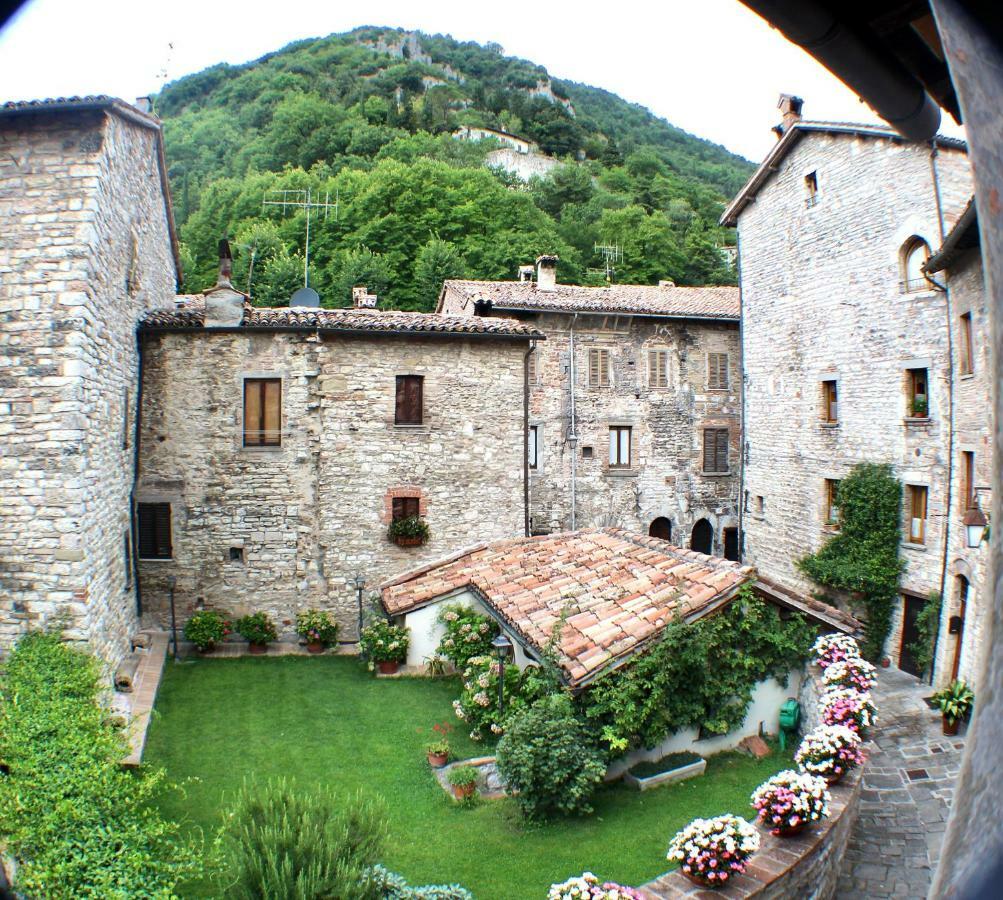 Red House Lägenhet Gubbio Exteriör bild